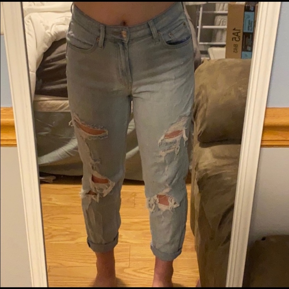 great condition light blue ripped mom jeans